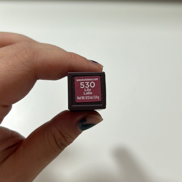 Burt’s Bees Satin Lipstick - Picture 3 of 4